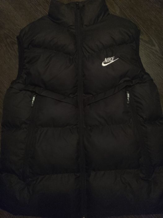 Продам жилетку найк