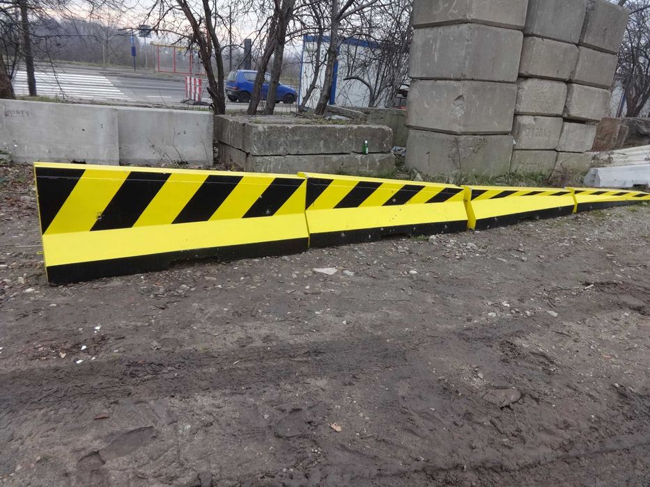 Skosy betonowe, zakończenie barier malowane 4 szt