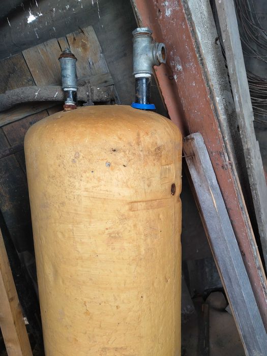 Dwa używane bojlery