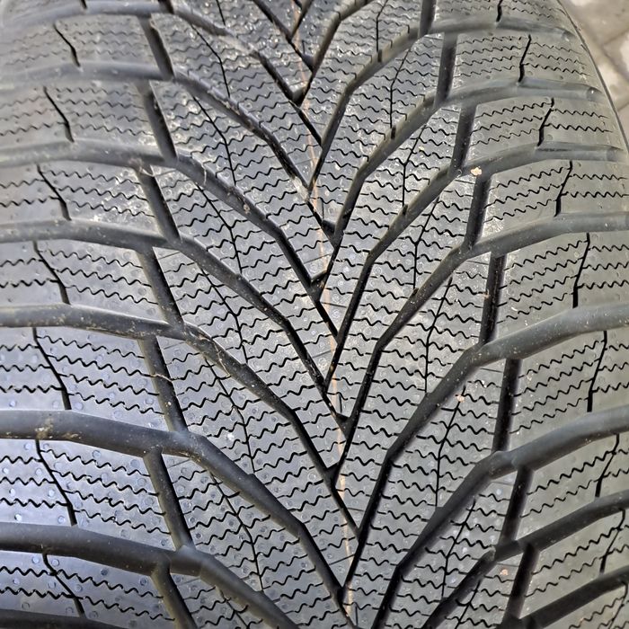 Шини 275/40R19 nexen