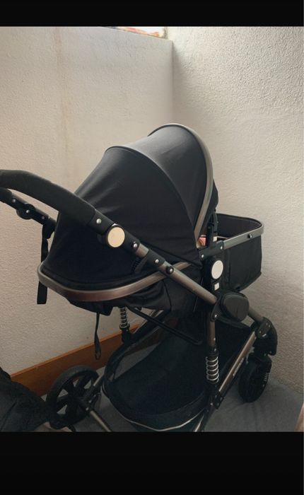 Vendo Carinho de bebe com pouco uso