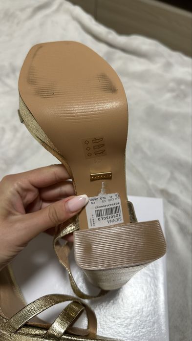 Босоніжки туфлі в золоті  нові