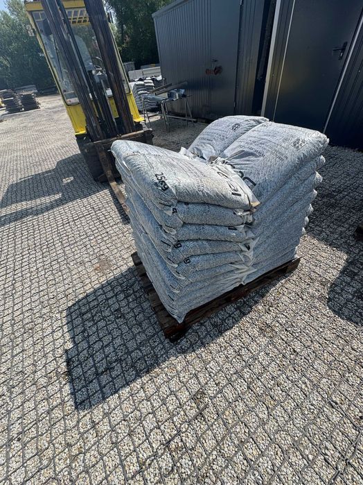 asfalt na zimno do naprawy dziur ubytków drogi masa bitumiczna w worku