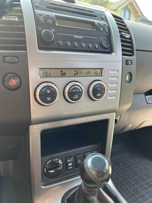 NISSAN PATHFINDER 2.5 DCI doskonały stan po remoncie blacharki 7- osób