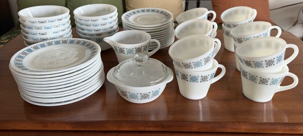 Serviço de chá  e de taças vintage, JAJ Pyrex, para 12 pessoas
