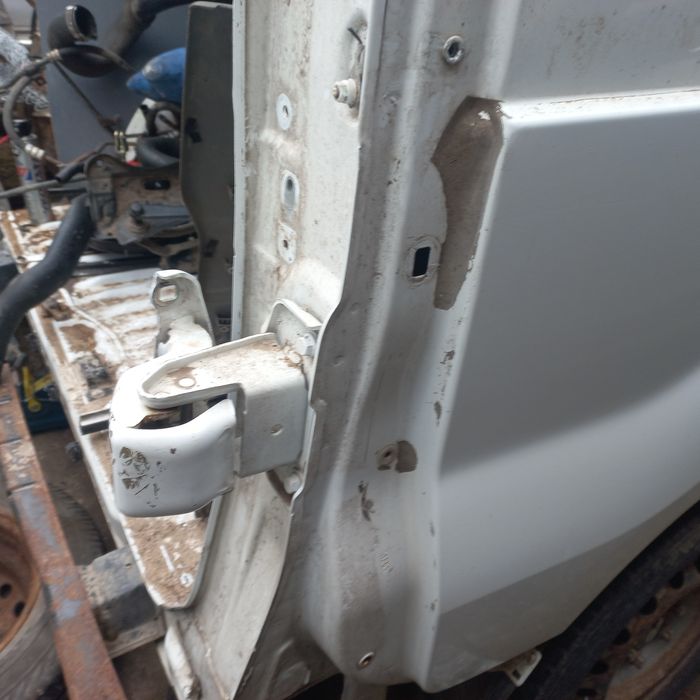 Продам четверть передняя  опель вивара 2.0