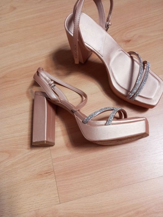 Vendo sandálias Aldo como novos