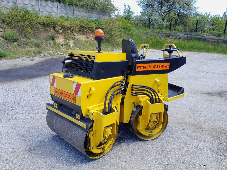 Wynajem/Walec z wibracją/Zagęszczanie podłoża/
