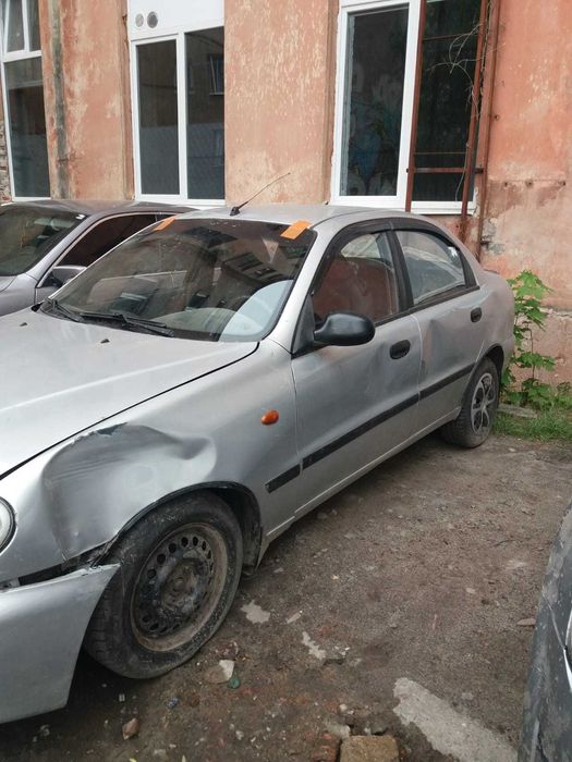 Автомобіль Daewoo lanos
