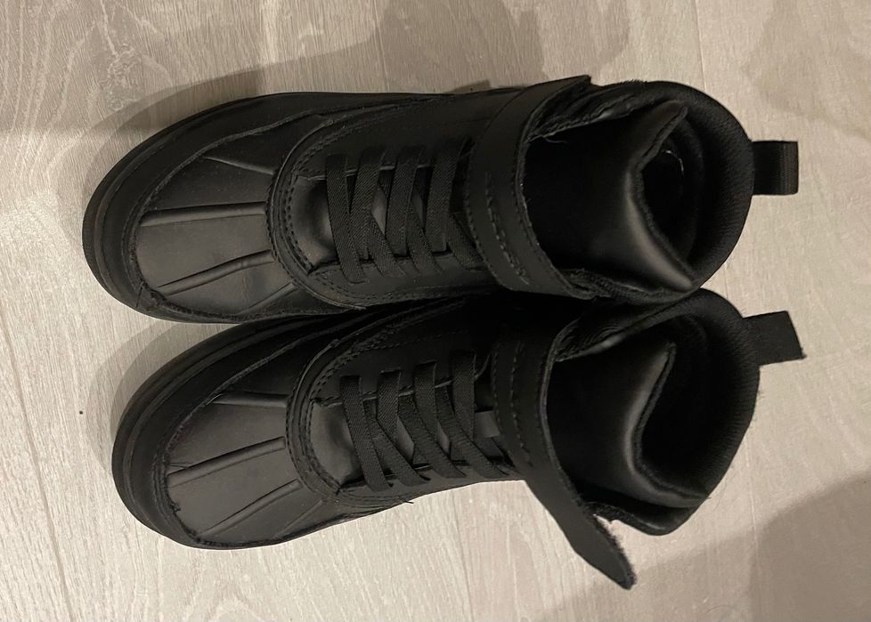 Botas skechers em preto tamanho 37 impermeáveis