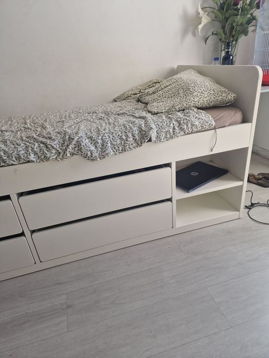 Cama de solteiro usada