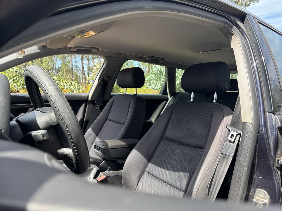 Audi A4 Avant (8E) 1.9 TDI 131cv (2001) - Azul - Carrinha Espaçosa e Fiável