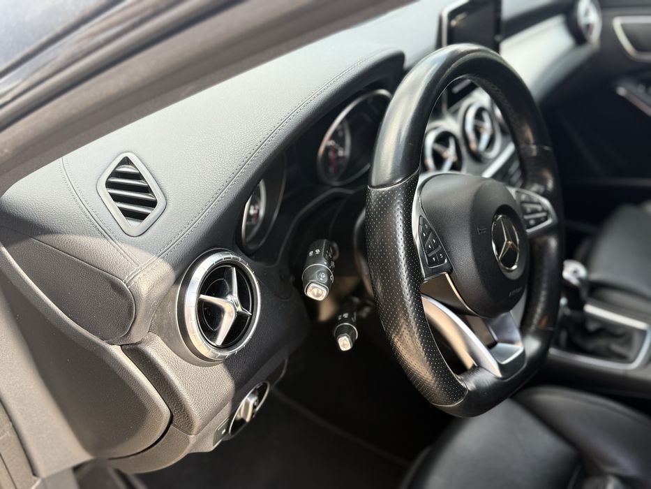 Mercedes-Benz CLA 180 CDi Pack Exclusivo AMG