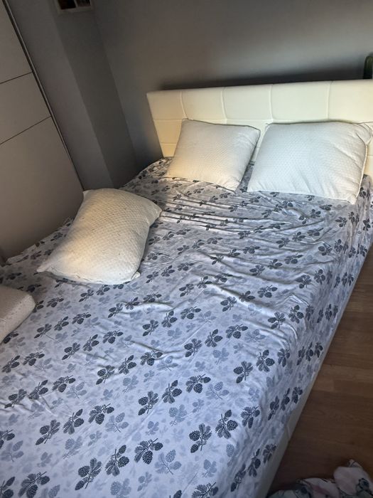Cama e Guarda -Roupa