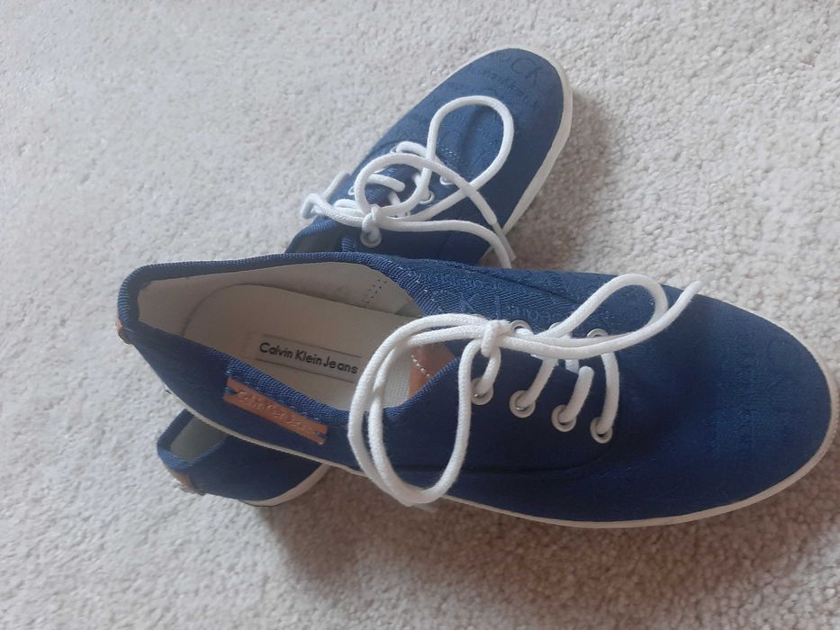 Nowe granatowe sneakersy marki Calvin Klein