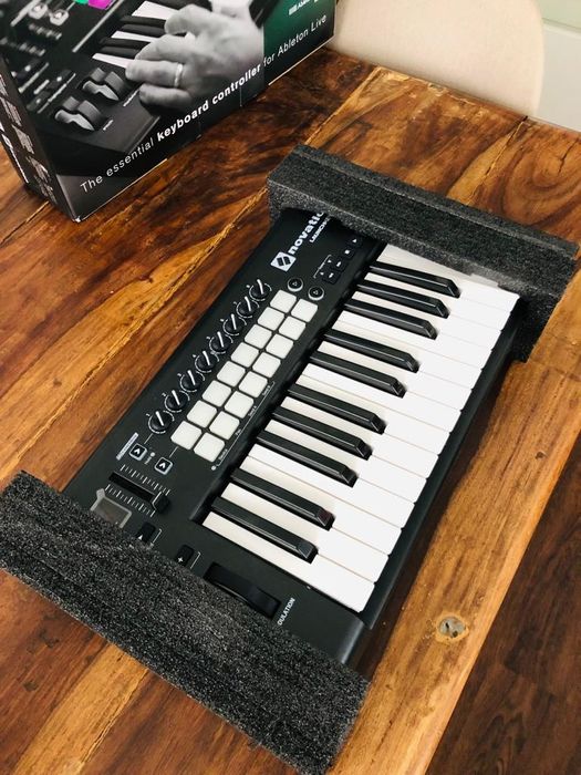 Teclado - Novation Launchkey 25
    

14