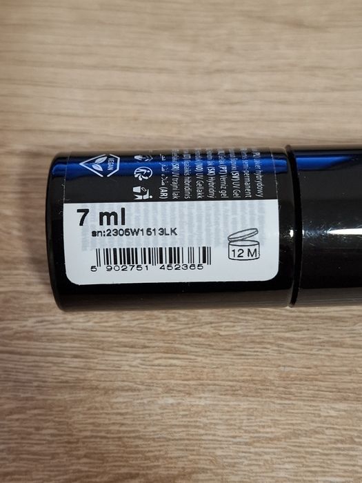 Nowy lakier hybrydowy semilac fresh green 588 manicure pedicure