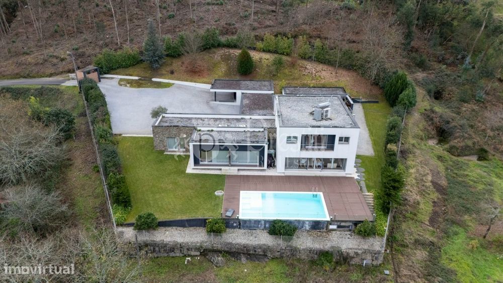 Moradia T4 com Vistas Deslumbrantes em Guimarães