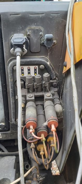 Rozdzielacz hydrauliczny do traktora Renault claas inny gniazdo euro