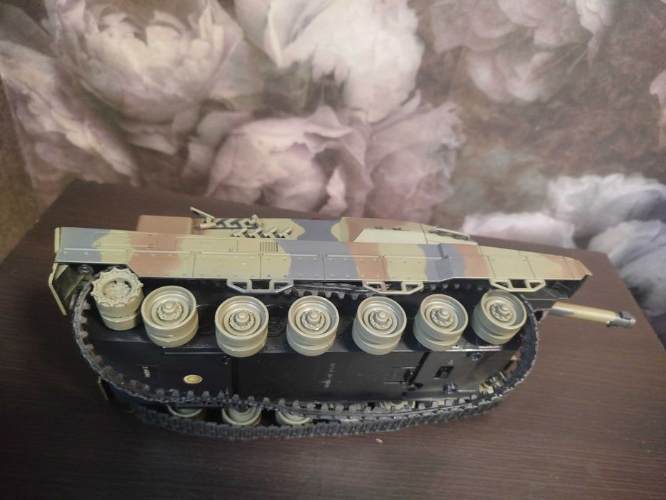 Іграшкові танки.