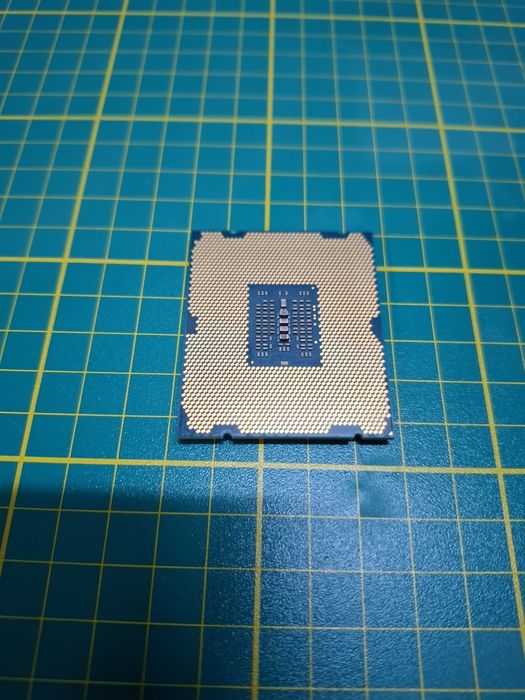 Selling Intel Core i7-4930K Processor473547400923074561