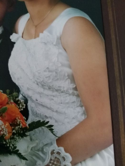 Biała suknia ślubna