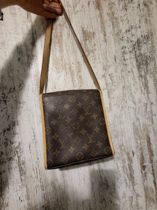 Шкіряна сумка Louis Vuitton.