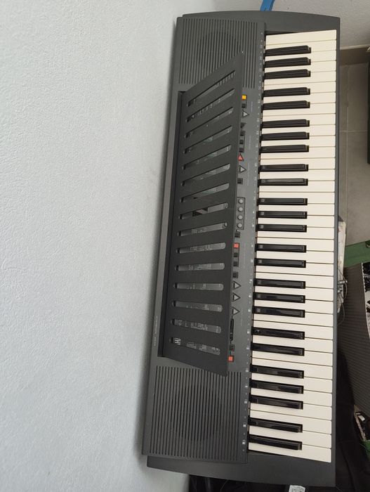 Órgão Yamaha eletrônico