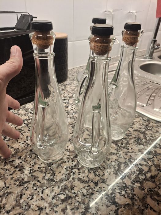 Galheterio , garrafa de vidro para azeite