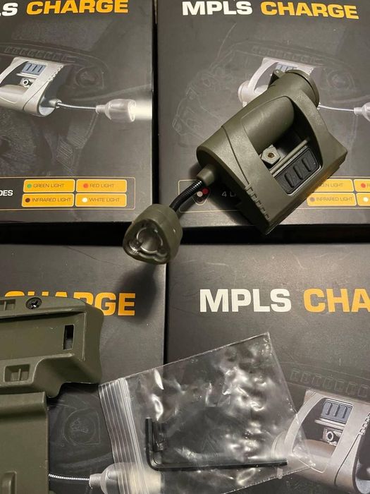 Ліхтар на військовий шолом олива Тактичний ліхтар фонарик на каску