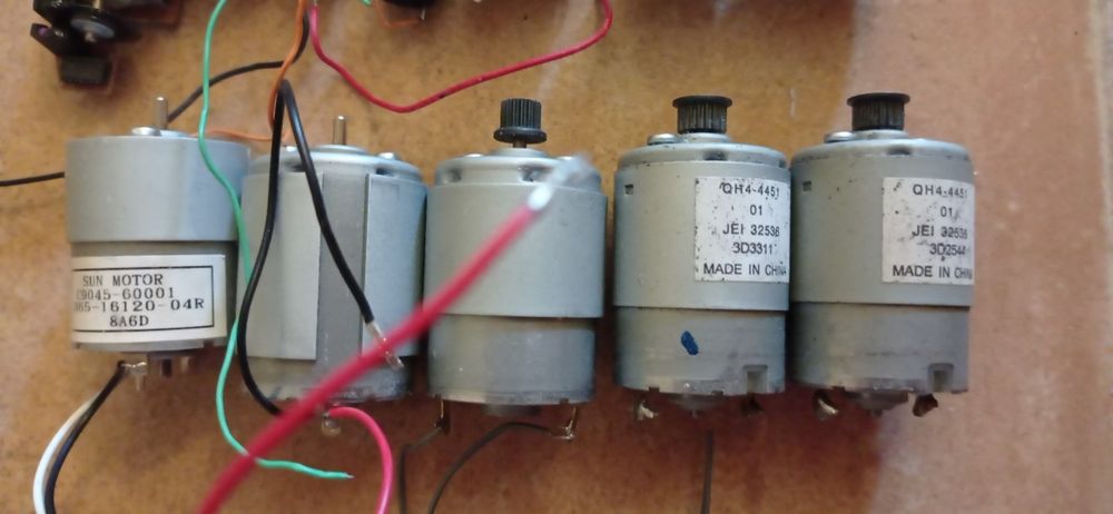 Електродвигуни різні (лот 15штук)