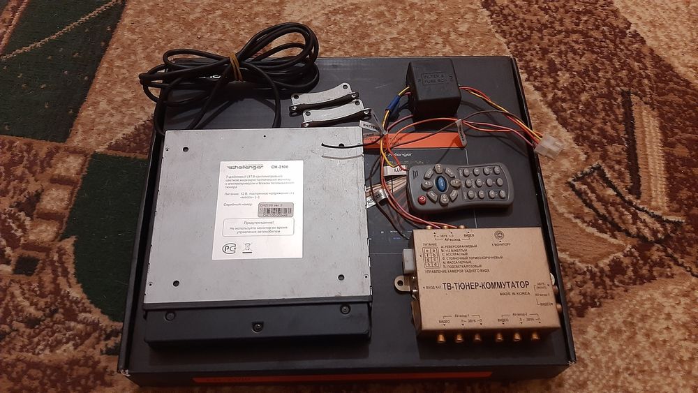 Виїзний монітор екран для автомобілів Challenger ch-2100