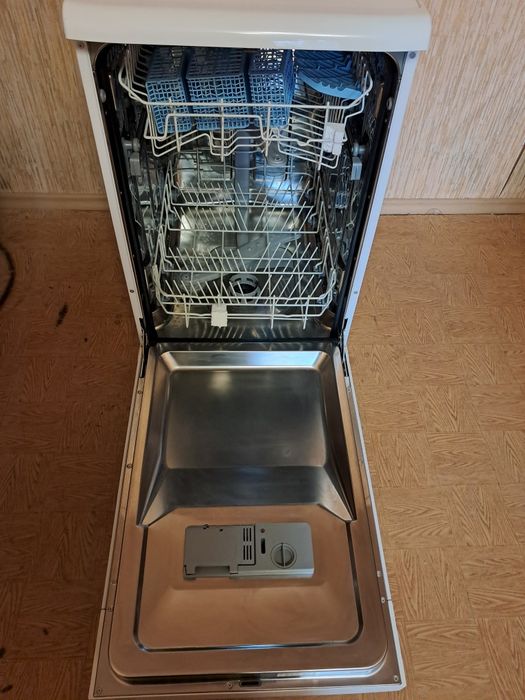 Продам новую посудомоечную машину без упаковки.