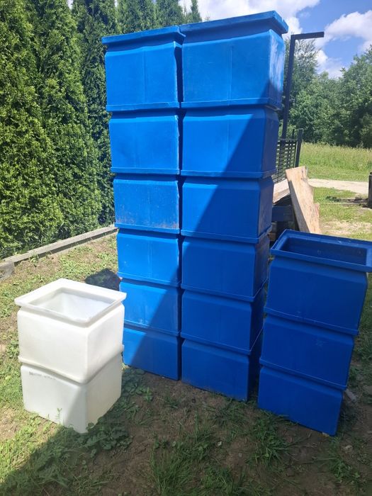 Skrzynki pojemniki plastikowe