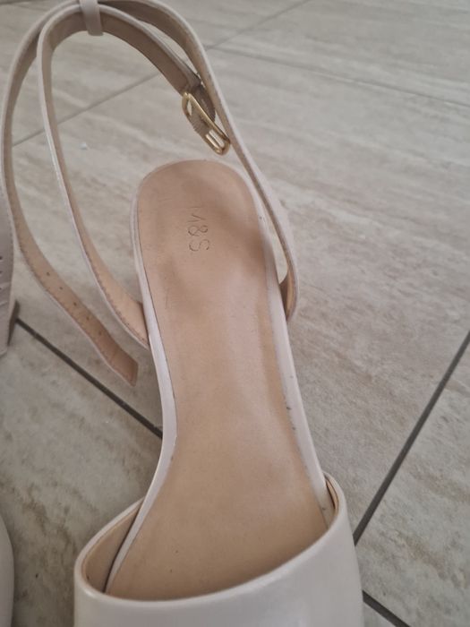 Buty sandałki beżowe