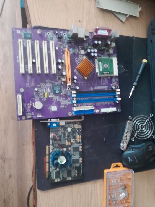 Продам материнку багато золота