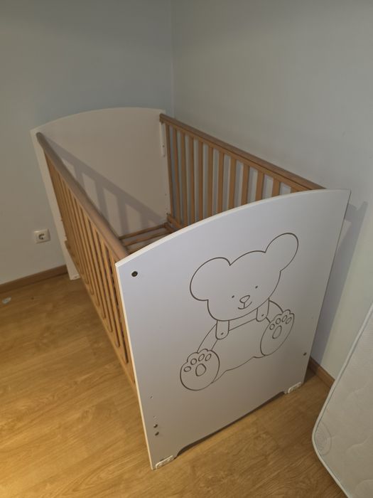 Berço + colchão Zippy com desenho de ursinho – bom estado
