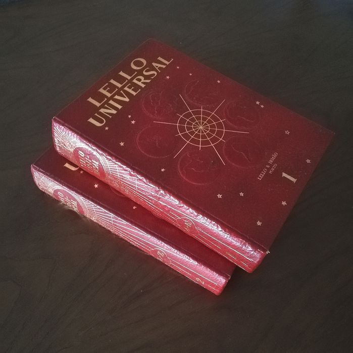 Enciclopédia Lello Universal, composta por 2 volumes, do ano de 1976.