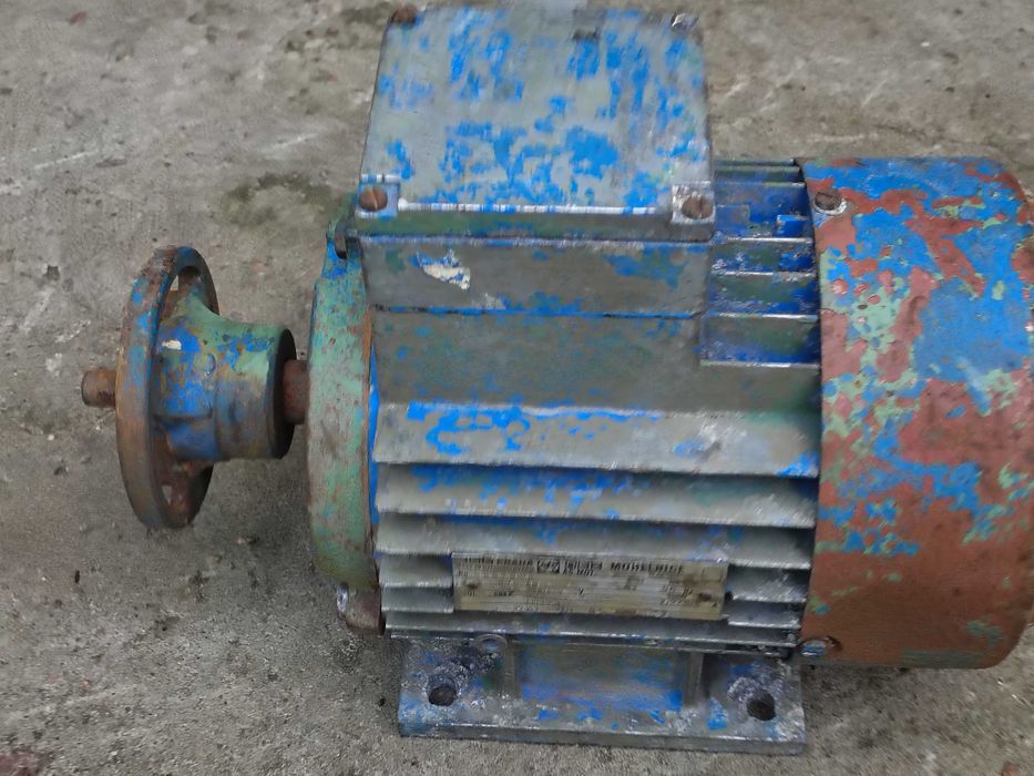 Silnik 0,75 KW 1380 obrotów mało używany czeski siłowy 220 V