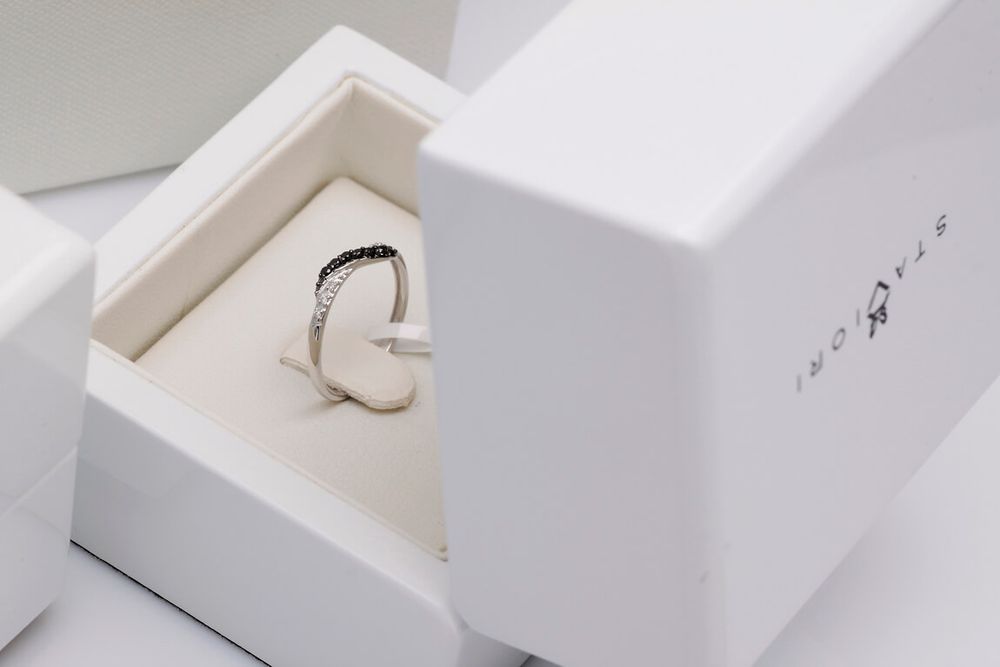 Złoty pierścionek Staviori z diamentem