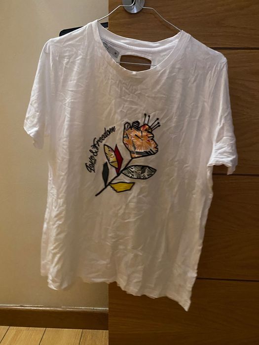 T-shirt branca/gráfica
