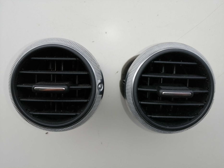 Kratka nawiewu w deskę Audi A3 8P nr: 8P0  820  901  A