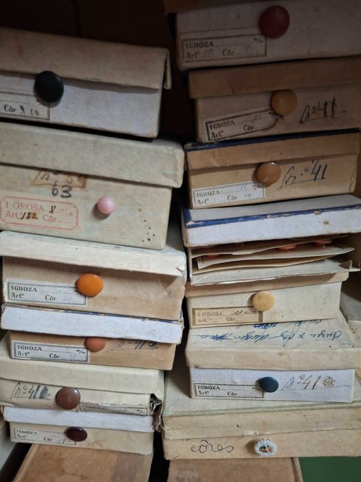 Lote 2: ~11kg de Botões de costura Vintage, novos