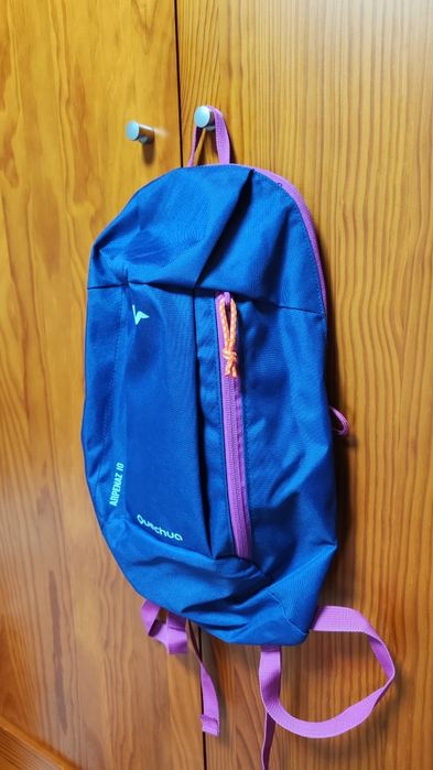 Mochila Pequena Quechua Arpenaz 10L - Azul e Roxa