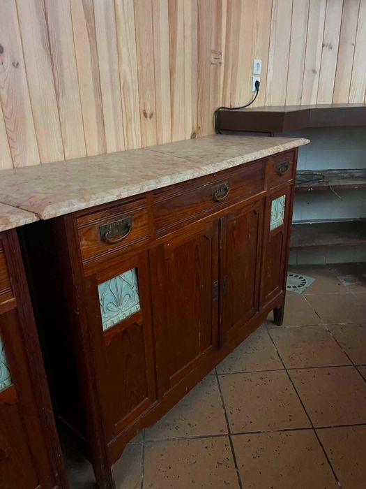 Aparador com tampo em mármore