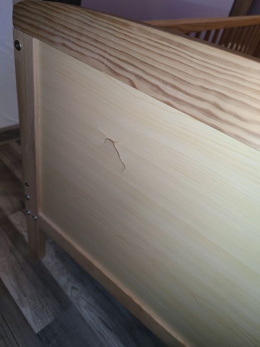 Łóżko drewniane z barierką 140/70 z maracem