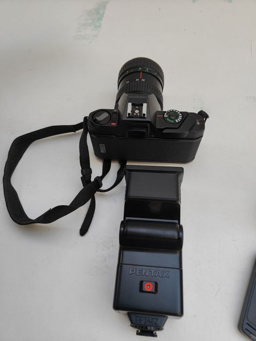 Pentax P30 + Lente Takumar-A Zoom 28-80mm + Flash AF240Z