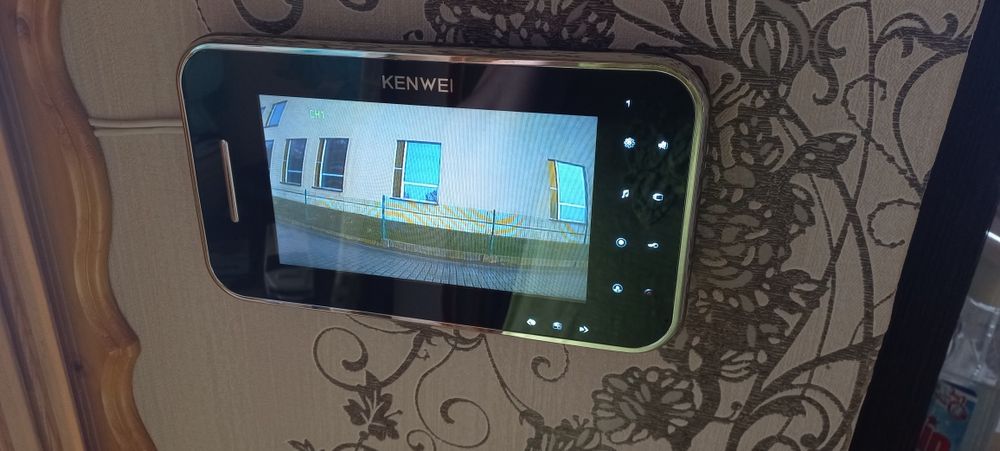 Videodomofon 4monitory otwieranie telefonem jak nowy dwurodzinny