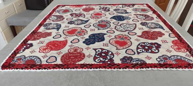 Toalha de Mesa Típica Portuguesa – Corações de Viana