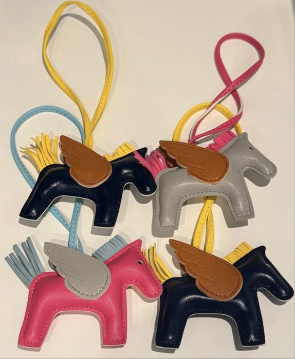 Pdzywieszki skorzane  koniki